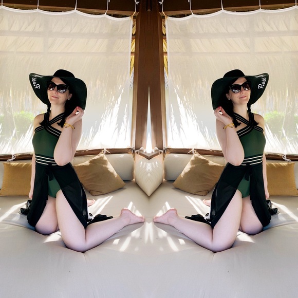 Meet Your Posher, Nicole! Hellllllooooo! - Picture 7 of 14